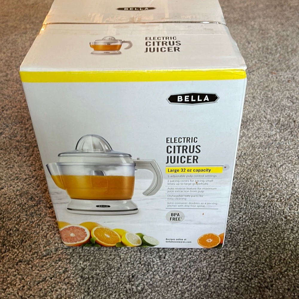 Electric citrus juicer